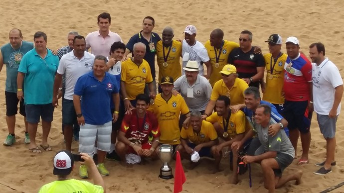 Craques do beach soccer e do campo se reuniram no ES