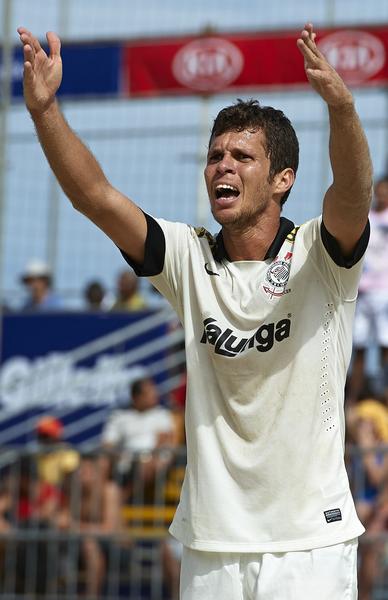 Fernando DDI foi campeão brasileiro em 2012 e campeão mundial em 2013 pelo Corinthians